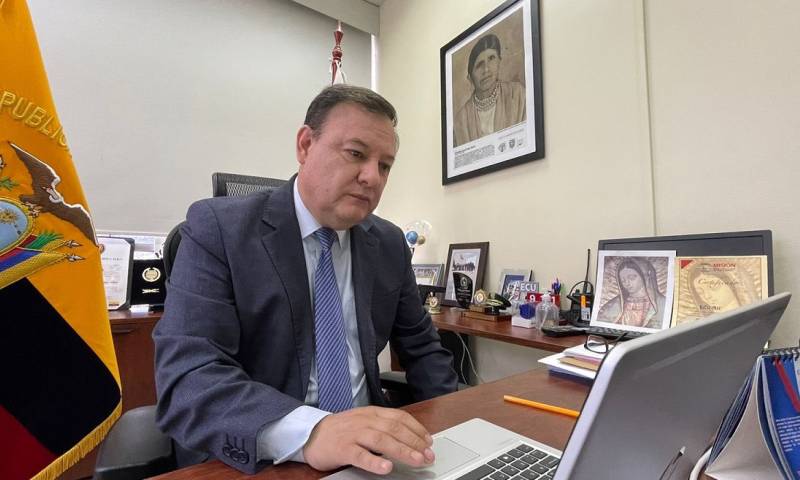 Carné de vacunación es obligatorio en transporte público por aumento de covid / Foto: EFE