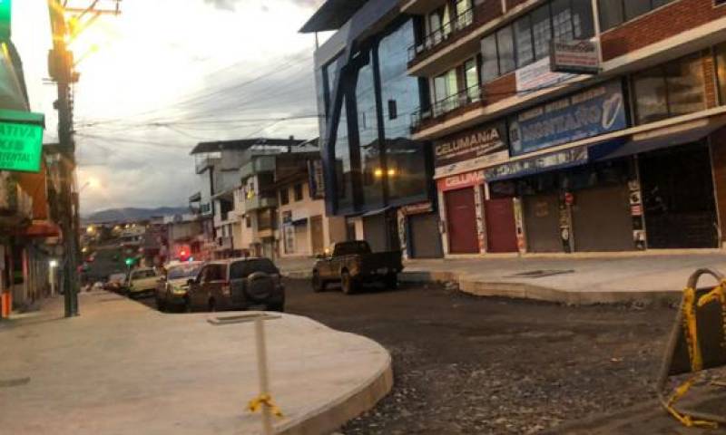 El miércoles 1 de julio se realizaron controles del toque de queda en la ciudad de Macas y alertaron a los habitante sobre el regreso al color rojo del semáforo. Foto. Cortesía Municipio de Morona