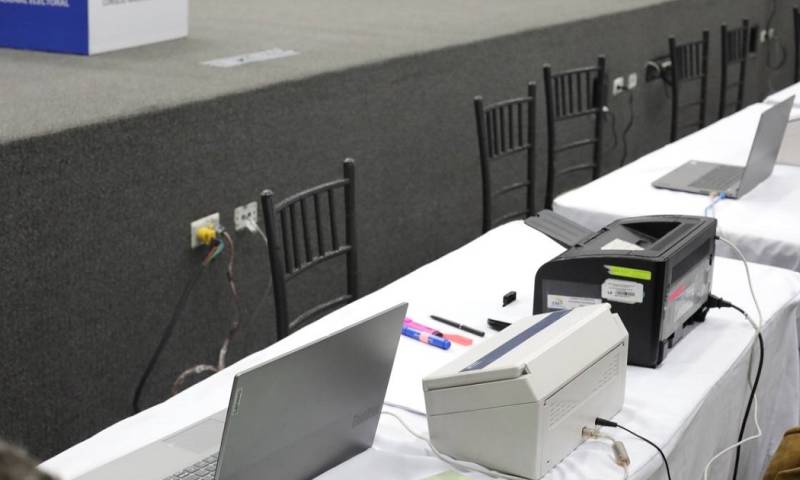 Se trata de la primera vez que todos los electores de la comunidad ecuatoriana en el extranjero, que llega a las 400.000 personas, tendrá que votar de esta manera/ Foto: cortesía CNE