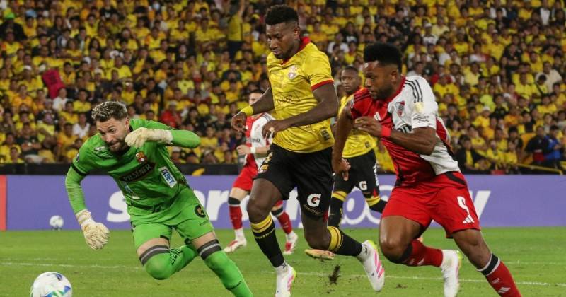 Barcelona cometió muchos errores defensivos ante River Plate / Foto: EFE