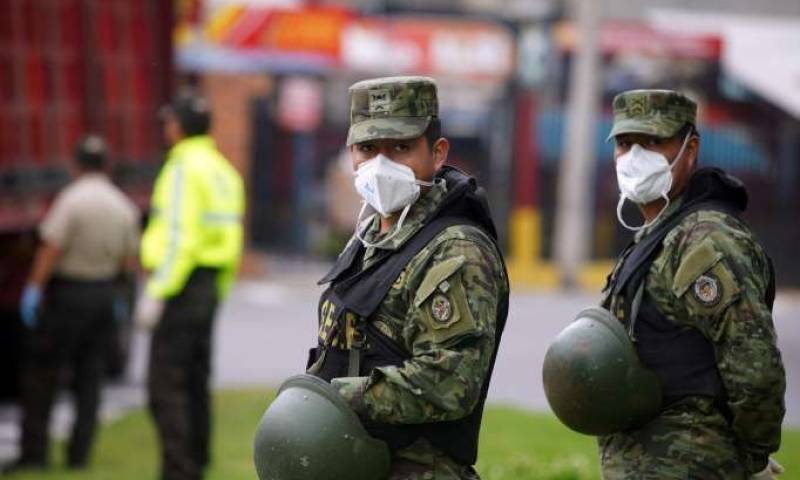 Las Fuerzas Armadas coordinan el abastecimiento de insumos de primera necesidad en las provincias afectadas.