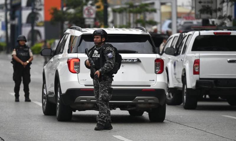 El autobús fue tiroteado cuando regresaban de las instalaciones en las que trabajaban en la reparación de un buque / Foto: cortesía Policía Nacional