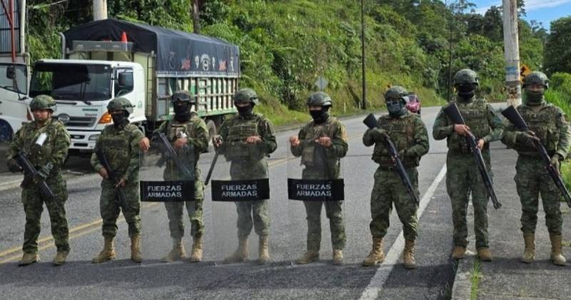 El desplazamiento del convoy se dio el mismo día en que otro convoy con productos fue emboscado / Foto: cortesía Ministerio de Defensa