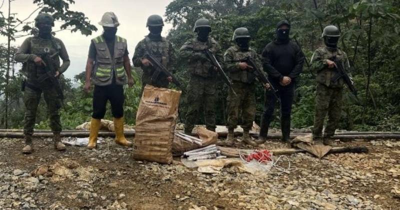Además de los extranjeros, fueron capturados tres ecuatorianos / Foto: cortesía Ejército