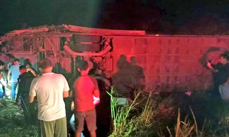 Al menos 18 fallecidos y 25 heridos en accidente de autobús en Ecuador / Foto: ECU-911 Macas