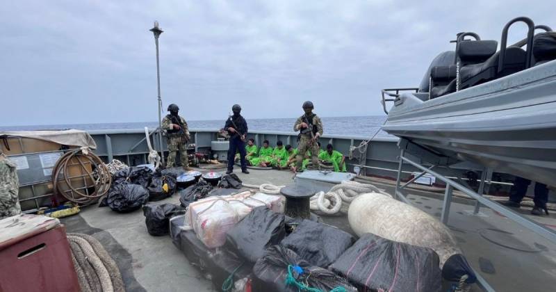 El Ministerio no precisó el tipo de droga incautada / Foto: cortesía Armada del Ecuador