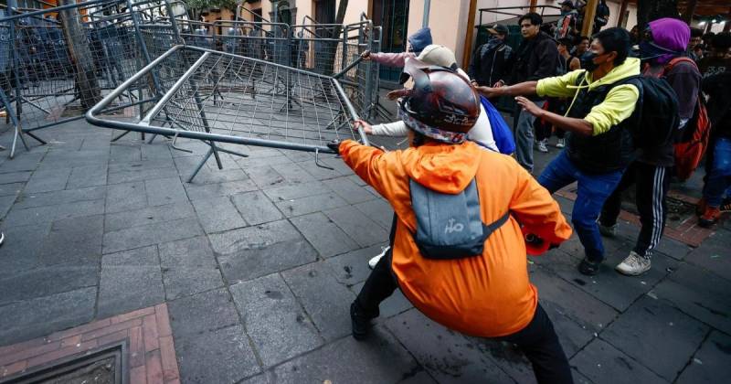 La movilización partió desde la Universidad Central del Ecuador / Foto: EFE 