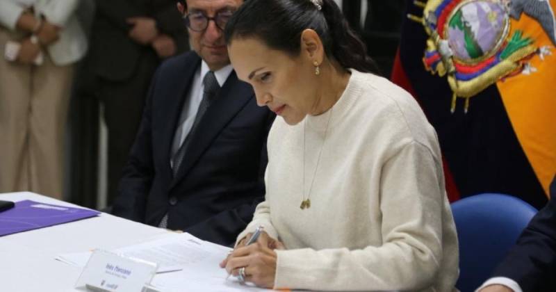 Inés Manzano, ministra de Energía y Minas, firmó la reapertura del Catastro Minero / Foto: cortesía Ministerio de Energía y Minas