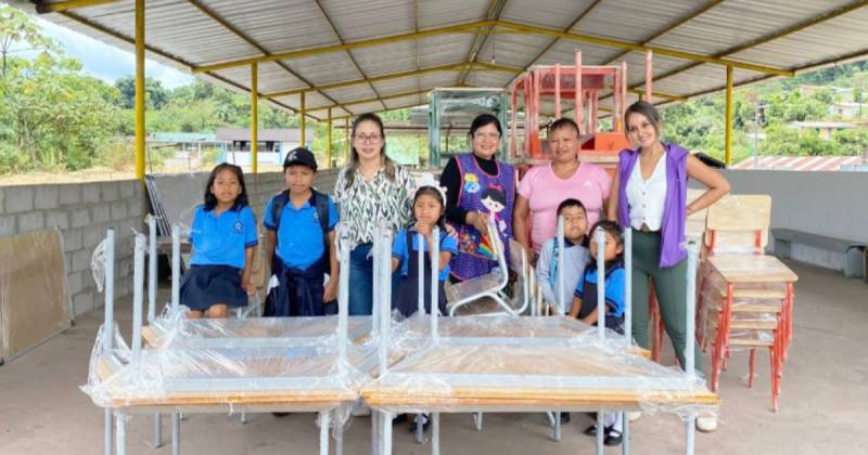 Unidades educativas de Archidona, Carlos Julio Arosemena Tola y Tena recibieron los recursos / Foto: cortesía Ministerio de Educación