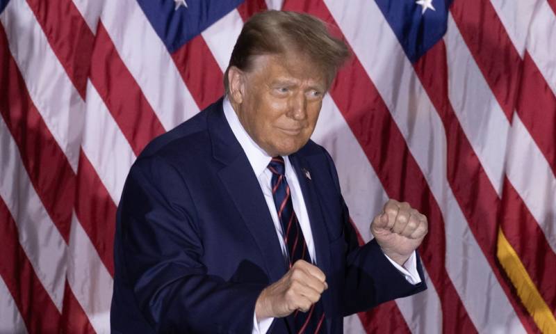 Trump celebró su noche electoral con decenas de sus seguidores que escucharon emocionados el discurso de victoria del expresidente / Foto: EFE