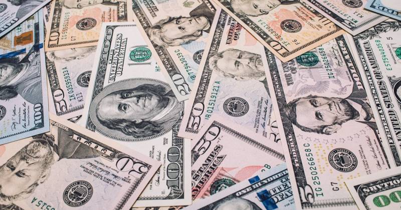 La divisa estadounidense tuvo una caída de - $4,68 pesos respecto a la jornada anterior (-0.13%). / Foto: Shutterstock