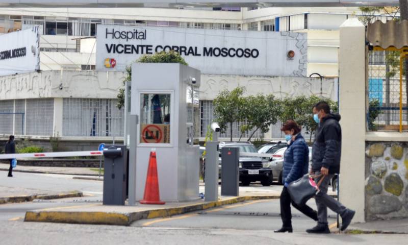 El Hospital Vicente Corral Moscoso de Cuenca, este 1 de abril del 2020. - Foto: API / Boris Romoleroux