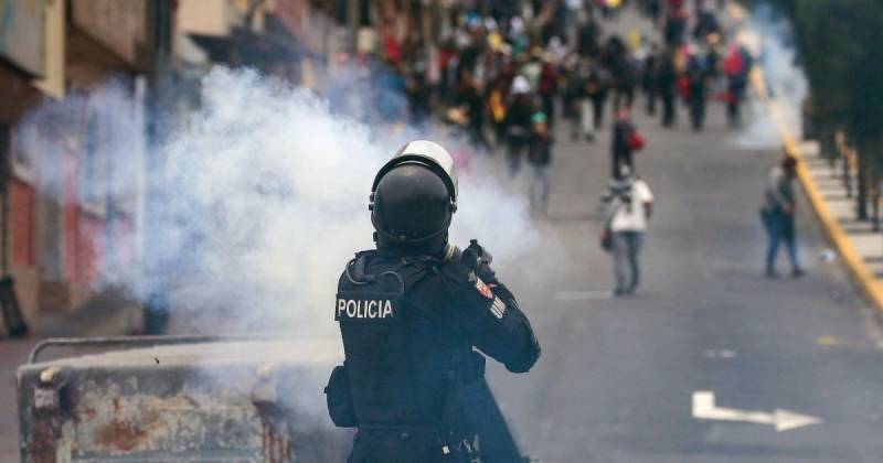 Con gases lacrimógenos, la Policía dispersó a los manifestantes  / Foto: EFE 