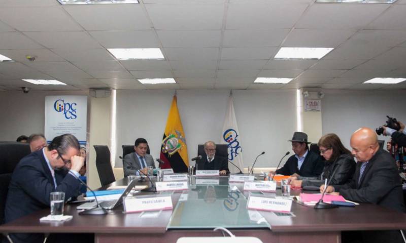 SITUACIÓN. El Consejo Transitorio se reunió la mañana de ayer, en la sede del organismo. Foto: La Hora