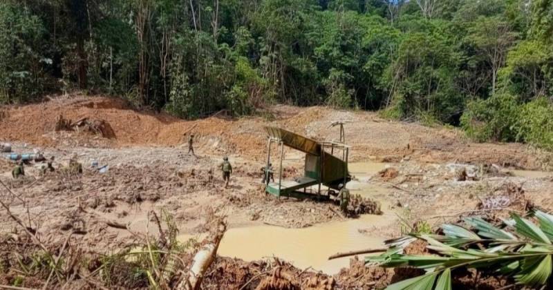 Durante el operativo, las fuerzas militares realizaron un exhaustivo rastrillaje del área / Foto: cortesía FF.AA.