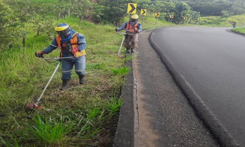 27 microempresas trabajan en la conservación vial en Sucumbíos / Foto: cortesía ministerio de Transportes