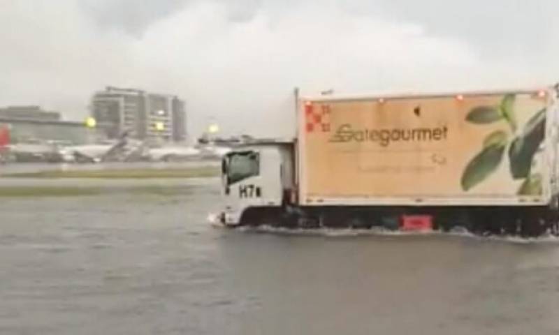 Guayaquil amaneció inundada hoy, 23 de marzo, luego de torrenciales lluvias/ Foto: Captura de video