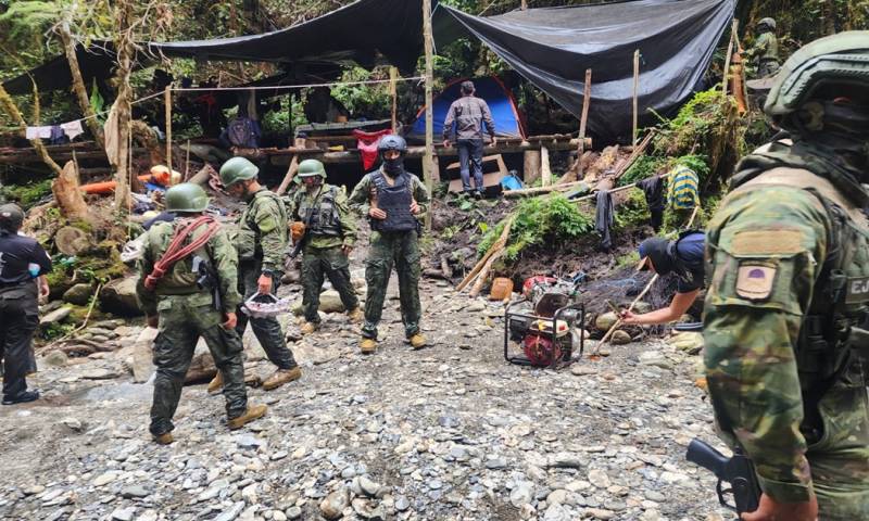 Las FF.AA. destruyeron 10 campamentos dedicados a actividades de minería ilegal / Foto: cortesía Ejército