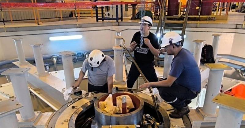 Más de 50 técnicos ecuatorianos participaron en el mantenimiento de Agoyán / Foto: cortesía Ministerio de Energía y Minas