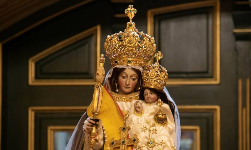 Bendición desde el aire reemplaza a tradicional romería en Ecuador por Covid-19 / Foto: EFE