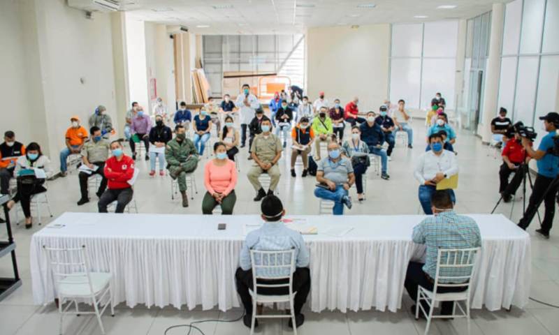 El 13 de mayo de 2020 se reunió el COE cantonal de Lago Agrio bajo las normas de distanciamiento social. - Foto: Cortesía Municipio de Lago Agrio