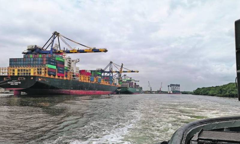 Oferta. Las exportaciones crecen a bajo ritmo, eso merma los ingresos. Foto: Expreso