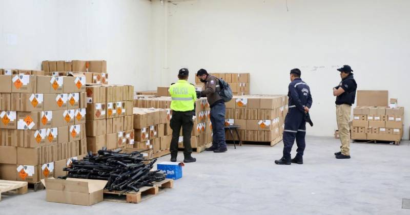 Además de los policías, entre los detenidos hay tres civiles / Foto: cortesía Fiscalía General del Estado
