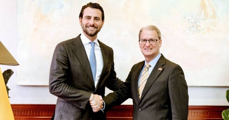 Lawrence Petroni, encargado de negocios de EE.UU. en Ecuador, conversó con Niels Olsen, presidente de la Asamblea Nacional / Foto: cortesía Embajada de Estados Unidos