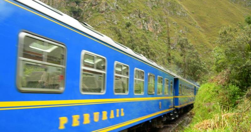 El ferrocarril a Machu Picchu es una ruta más utilizada por los turistas que visitan la ciudadela inca, con un trayectoria de aproximadamente 43 kilómetros. / Foto: EFE