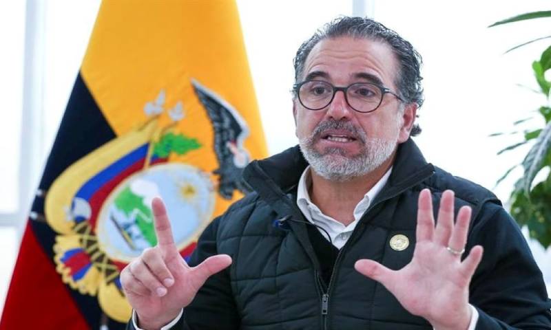 El ministro de Ambiente, Gustavo Manrique considerada la minería ilegal "una amenaza para la seguridad pública del Estado" / Foto: EFE