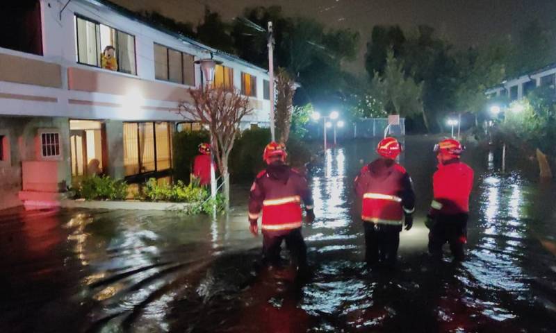 Cuatro personas fueron evacuadas por los Bomberos y otras 15 se refugiaron en otras viviendas / Foto: cortesía Bomberos Quito