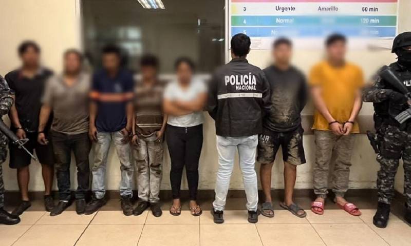La Fiscalía presentó las imputaciones por narcotráfico luego de que fueran detenidos en un operativo a un inmueble de la ciudadela Los Vergeles, situada en Guayaquil / Foto: cortesía Policía Nacional
