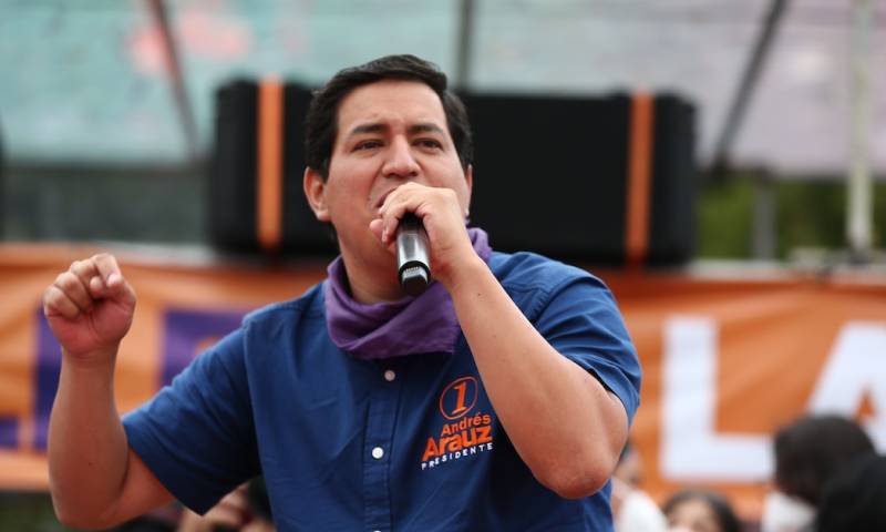 Andrés Arauz cerró su campaña con una fiesta en el Parque del Arbolito / Foto EFE 