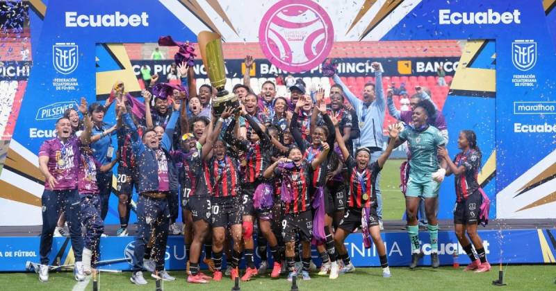  Las Dragonas cerraron una campaña en la que ganaron todos los partidos e irán al Grupo A /  Foto: EFE 