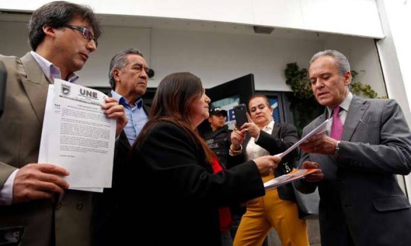 Fiscalía. La UNE formalizó ayer la denuncia para que investiguen a Tuárez. Foto: La Hora