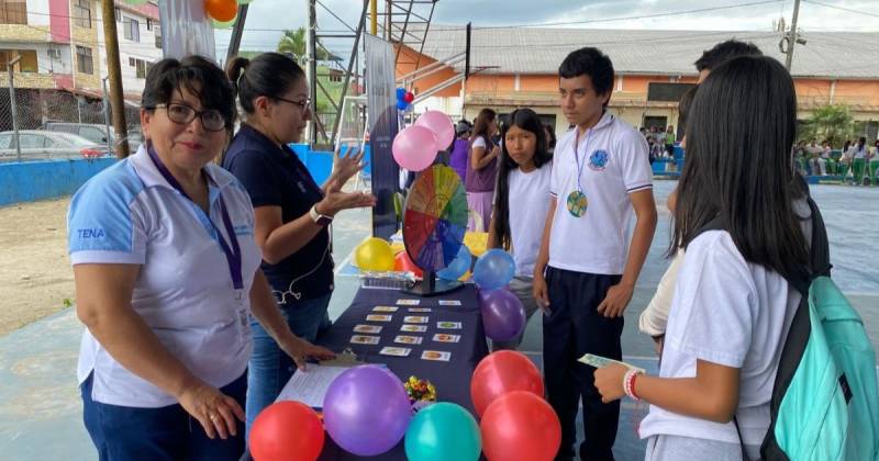 La feria educativa se realizó en la Federación Deportiva de Napo / Foto: cortesía Ministerio de Salud