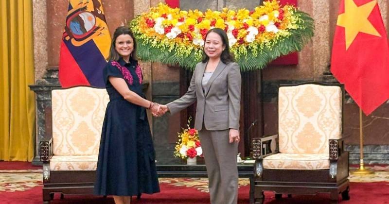 La vicepresidenta María José Pinto viajó a Vietnam / cortesía Vicepresidencia