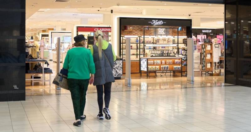 Un informe publicado también evidencia una subida interanual del 2,9 % de la inflación subyacente / Foto: EFE
