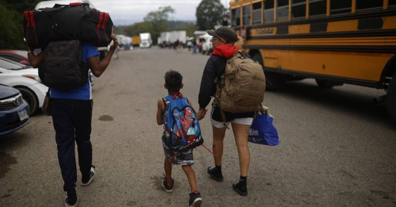 Se calcula que cerca de 100.000 ecuatorianos emigran anualmente desde 2021 de manera regular y no retornan / Foto: EFE