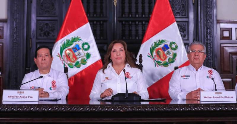 Boluarte confió en seguir trabajando de "manera organizada y responsable" con el Congreso para aprobar la nueva ley de minería artesanal / Foto: EFE