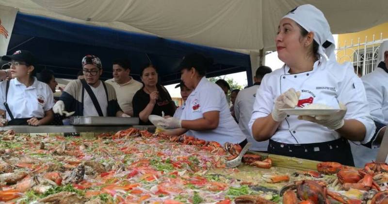 Un total de 350 cangrejeros recorrieron los manglares de Naranjal para recolectar 36.000 ejemplares para la ensalada y otros 18.000 para los demás platos del Festival del Cangrejo Rojo/ Foto: cortesía
