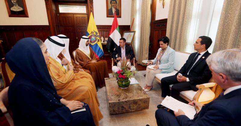 El presidente Daniel Noboa recibió a la delegación emiratí en Carondelet / Foto: cortesía Presidencia