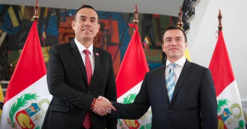 El mandatario interino peruano fue recibido con honores en su ingreso al palacio / Foto: cortesía Cancillería