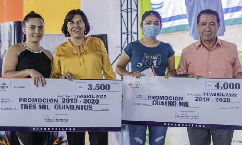 64 estudiantes de Lago Agrio recibieron becas / Foto:  cortesía Municipio de Lago Agrio