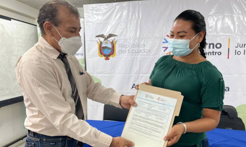 Campesinos de Napo reciben escrituras de predios rurales / Foto: Cortesía Ministerio de Agricultura