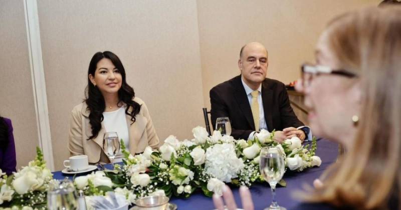 Los representantes del BID se reunieron con la ministra de Economía, Sariha Moya / Foto: cortesía Anabel González