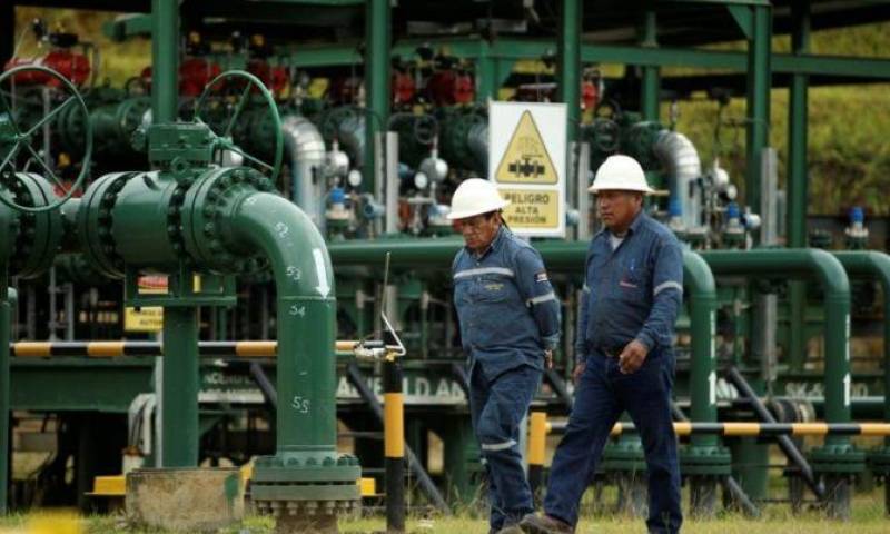 El sector petrolero nacional se ha visto afectado por el desplome de los precios del petróleo y la rotura de los oleoductos.Reuters.