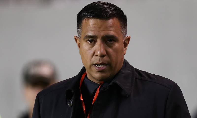 El técnico fue suspendido por conducta violenta, tras el incidente registrado el pasado domingo por una pelea con dos jugadores del Delfín / Foto: EFE