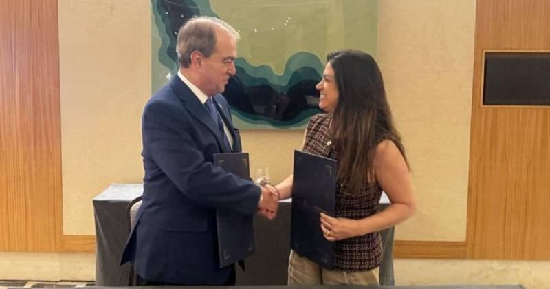 Carolina Maldonado, directora ejecutiva de PRO ECUADOR, firmó el documento / Foto: cortesía PRO ECUADOR