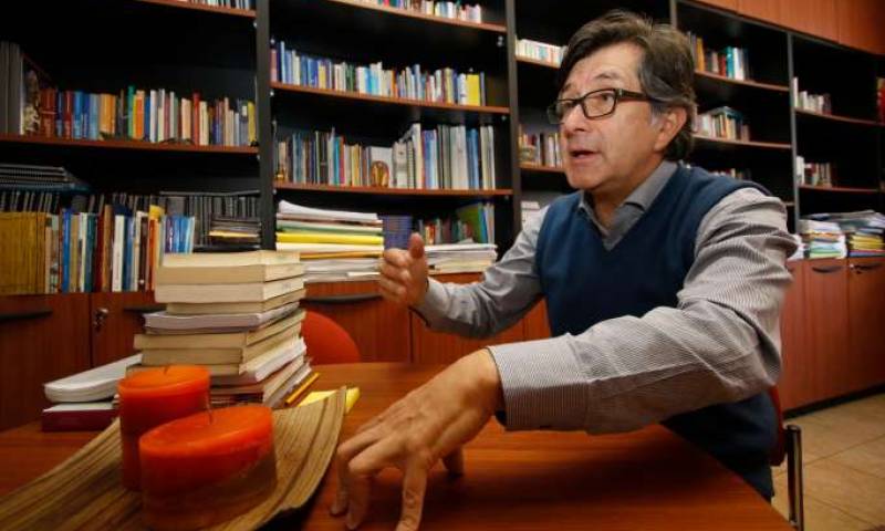 Catedrático. El profesor de la Universidad Andina presentó la denuncia contra el Expresidente el 5 de marzo pasado. Foto: La Hora